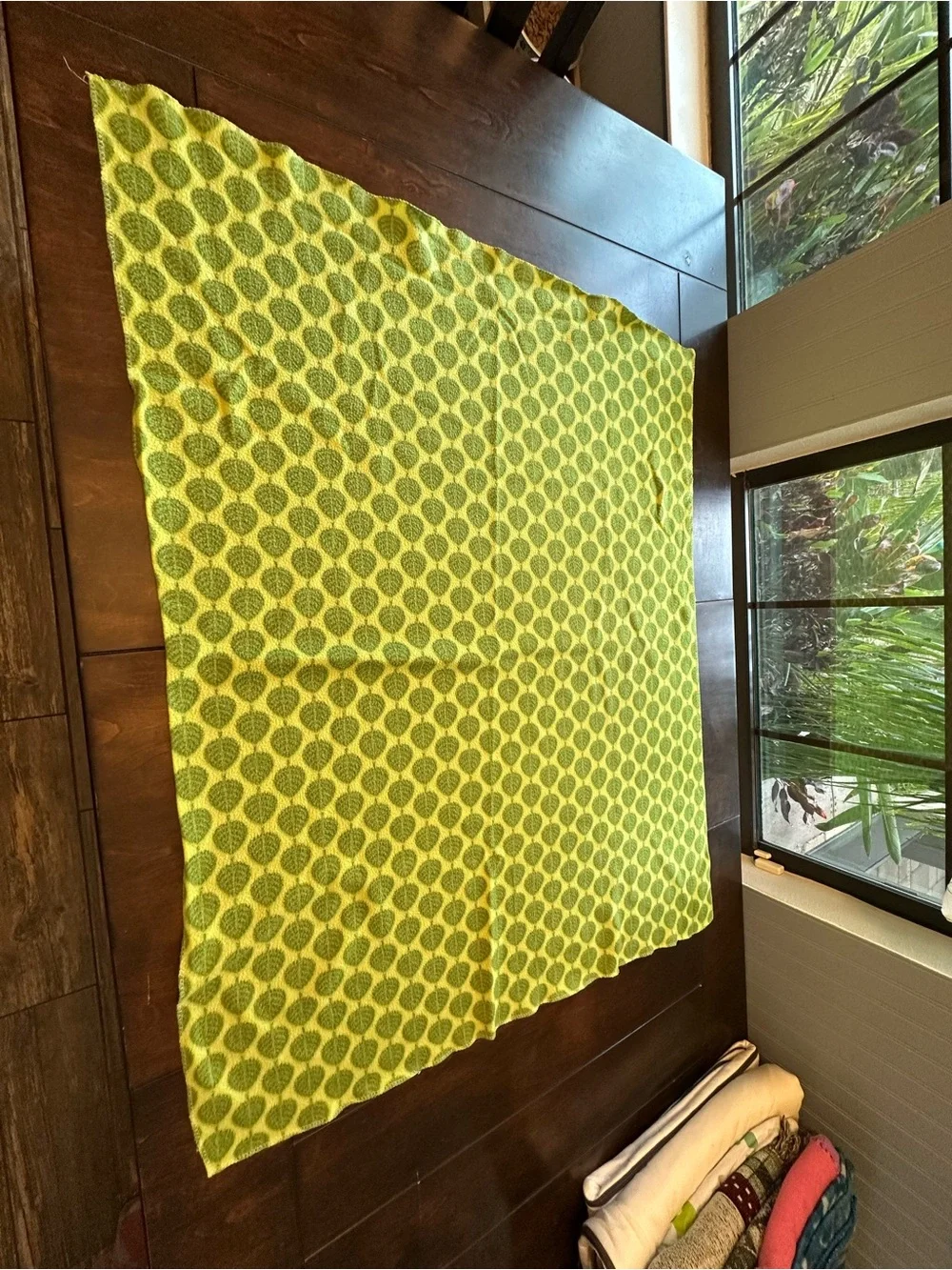 Green and Yellow Leaf Pattern Throw Blanket
